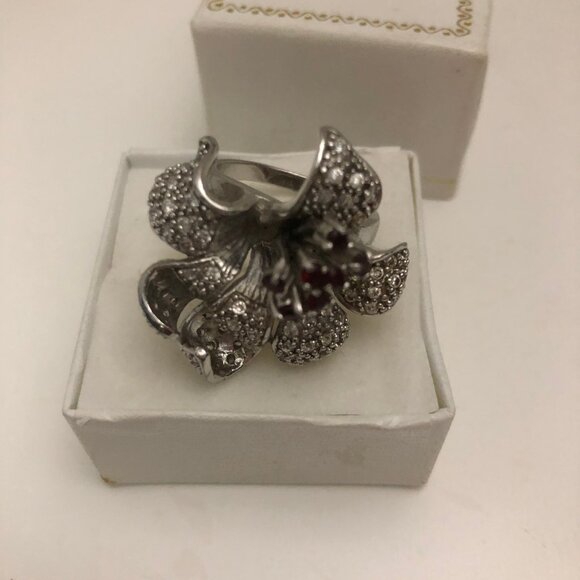 OVERSIZED TIGER LILY FLOWER RHODIUM PLATED RING - Picture 16 of 16